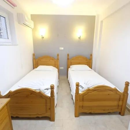 Muestakil Oezel Havuzlu Fethiye